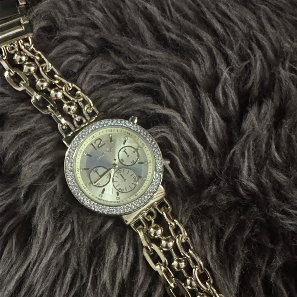 Kendall & Kylie Women’s Quartz Gold Tone Watch Bold Chunky Chain Bracelet Style - Picture 2 of 2